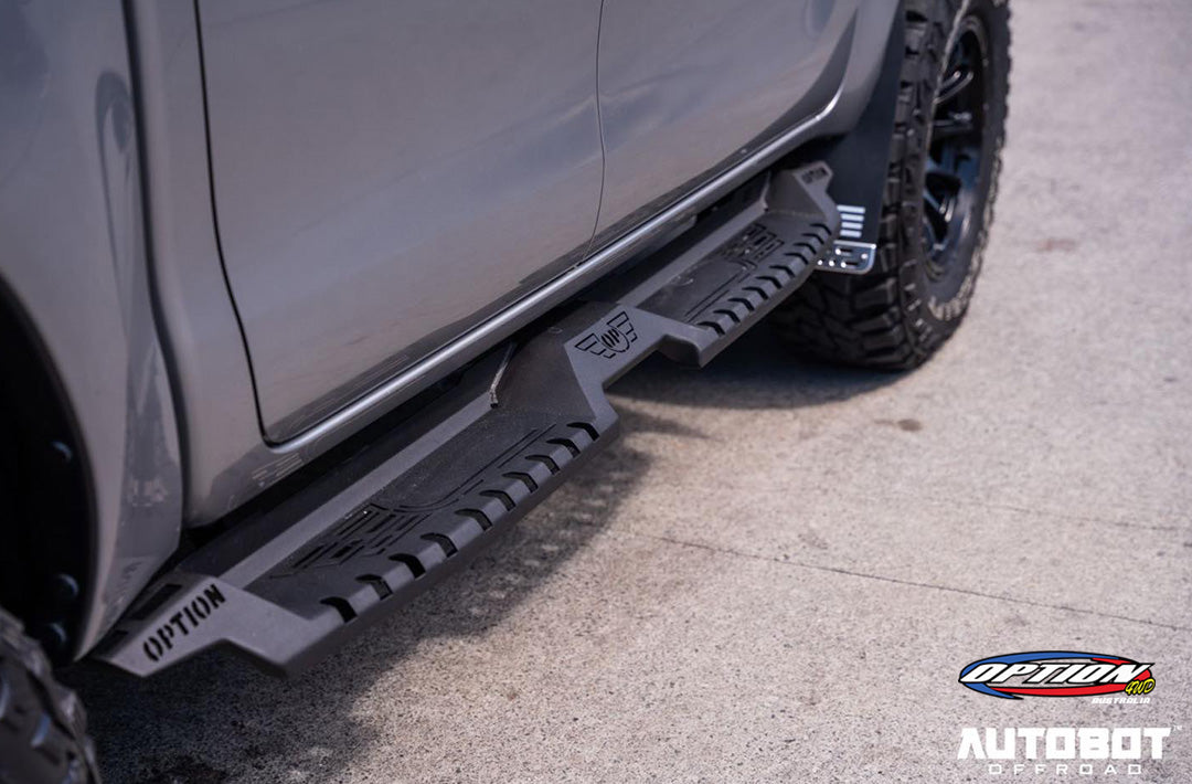 V2 SIDE STEPS - TOYOTA HILUX REVO (10/2015 - 4/2018) – OPTION 4WD