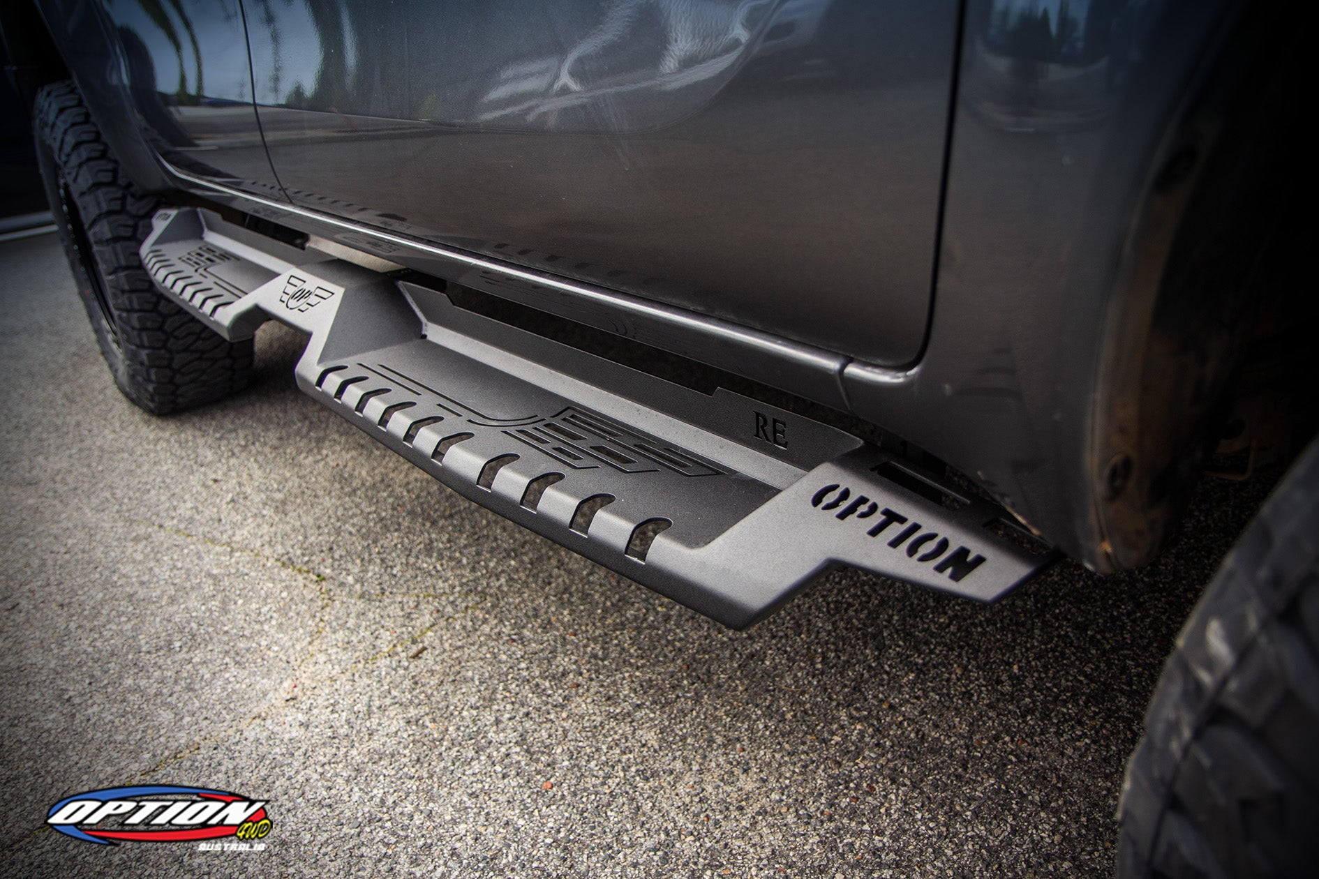 V2 SIDE STEPS - TOYOTA HILUX REVO (10/2015 - 4/2018) – OPTION 4WD